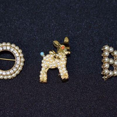 3 Brooches / Pins