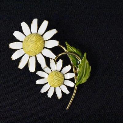 Lisner Double Daisy Brooch