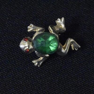 7/8" Frog Brooch with Green Shell & Red Eyes