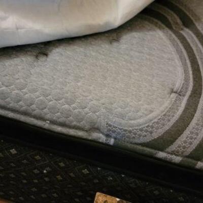 Twin mattress detail
