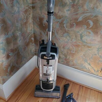 Shark Navigator vacuum, in great condition with attachments. https://ctbids.com/#!/description/share/949865