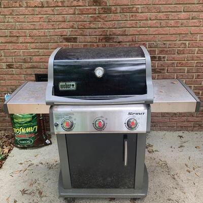 This is a Weber barbecue gas grill and it comes with cover. The grill surface needs to be cleaned but the grill works fine. It is...