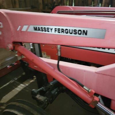 Massey Ferguson 1040 Tractor