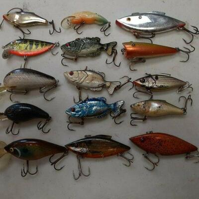 https://www.ebay.com/itm/114875627968	EL3020 LOT OF 15 ASSORTED USED VINTAGE FISHING LURES
