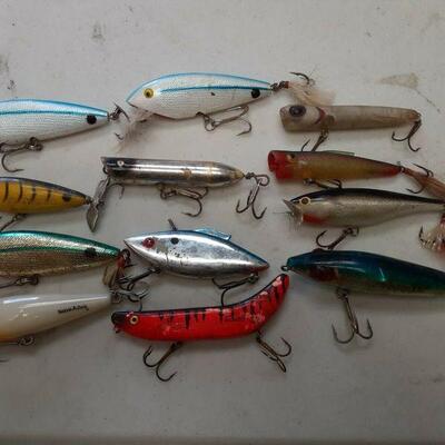https://www.ebay.com/itm/124795648726	EL3021 LOT OF 12 ASSORTED USED VINTAGE FISHING LURES
