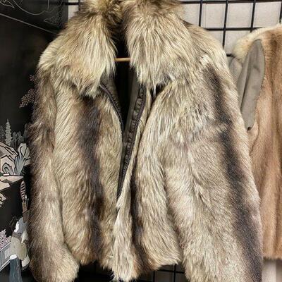 https://www.ebay.com/itm/124776501242	TM9416 Fur Coat by M Julian Size 38 LLama?		Buy-It-Now	 $99.99 
