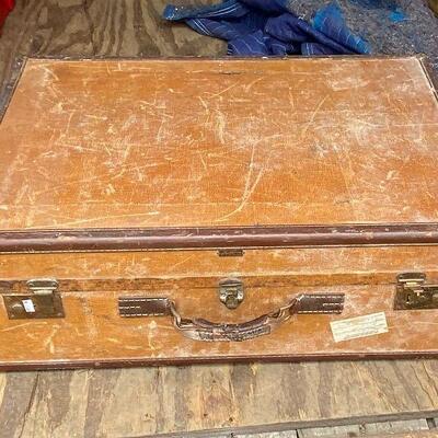 https://www.ebay.com/itm/114855415052	WRY5053 Vintage Hartmana Skymate Luggage with Leather Trim UShip or Local Picku		Buy-It-Now	 $19.99 
