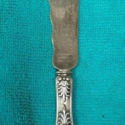 https://www.ebay.com/itm/114855437578	ME3003 USED TIFFANY & CO. STERLING SILVER FISH KNIFE ENGLISH KING PATTERN		Buy-It-Now	 $99.99 
