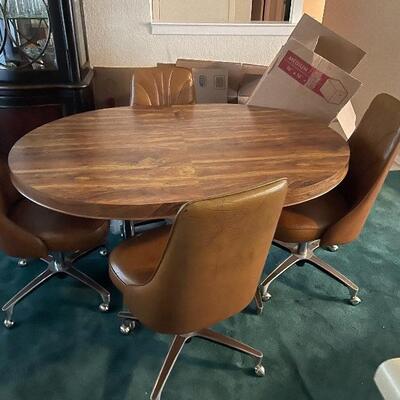 dinette set 1 leaf 6 chairs (leather)