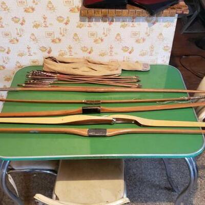 1162	

5 Wooden Bows And 8 Arrows
5 Wooden Bows And 8 Arrows