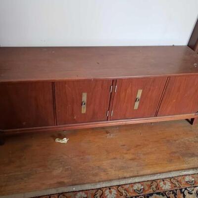 1032	

Wooden Storage Bench
Measures Approx: 54
