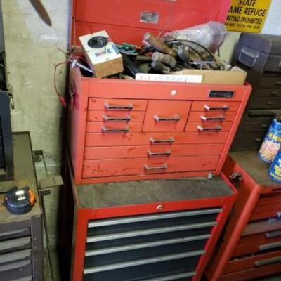 #1412 â€¢ Matco Roll Away Tool Box And Tools measures approx 26.5