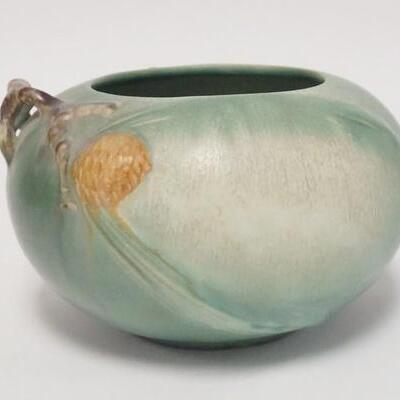 1026	GREEN ROSEVILLE PINECONE POT, 4 1/4 IN HIGH
