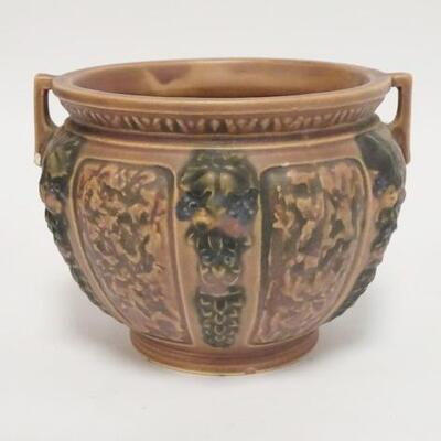 1061	ROSEVILLE FLORENTINE POT, HAS BASE CHIP & A CHIP ON ONE HANDLE, 5 1/4 IN HIGH
