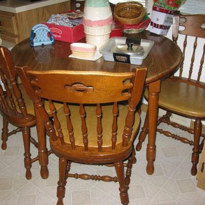 KITCHEN TABLE AND 4 CHAIRS WITH LEAF                             
            BUY IT NOW $  165.00