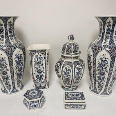 1125	GROUP OF CONTEMPORARY ITALIAN ART POTTERY. ROYAL ORLEANS ITALY CONSISTING OF COVERED JARS & VASES. TALLEST IS 17 IN 
