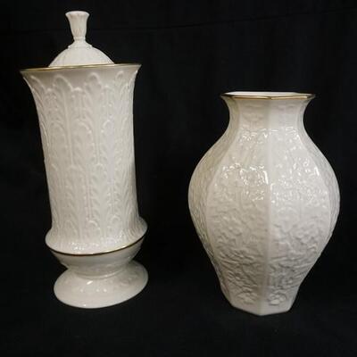 1193	2 LENOX VASES W/ GOLD RIMS, ONE HAS AN OPTIONAL COVER. TALLEST IS 9 1/2 IN 
