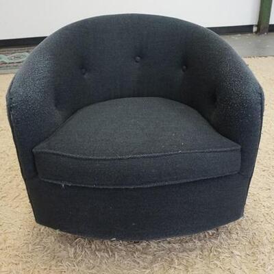 1045	MID CENTURY MODERN SWIVEL CHAIR, LOOSE AT BASE
