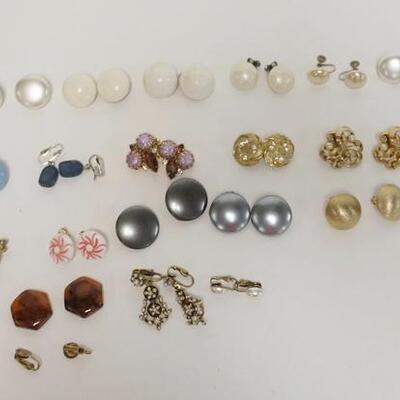 1340	LARGE LOT OF EARRINGS, AS FOUND
