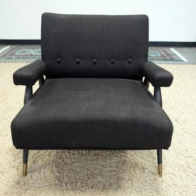 1025	MID CENTURY MODERN UPHOLSTERED ARM CHAIR WITH BUTTON BACK
