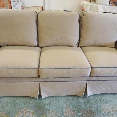 1323	TAYLOR KING SOFA, 88 IN WIDE
