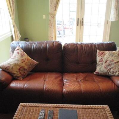 Comfortable Leather Sofa Suite 