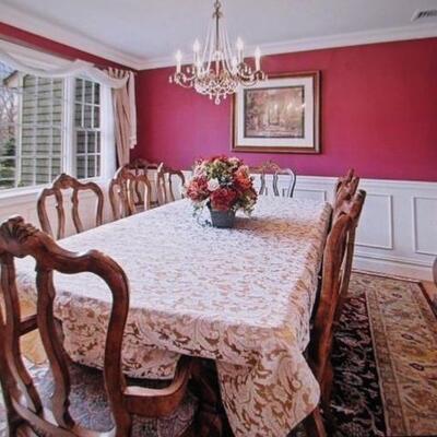 Stylish Ethan Allen Dining Room Suite 