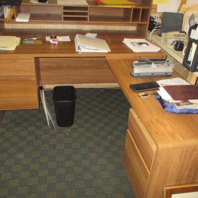 Office Chairs & Desks To Choose From 