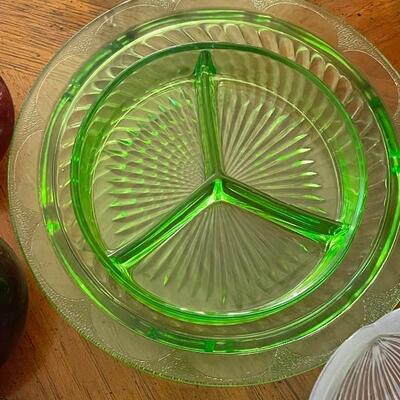 Vaseline glass dessert plate