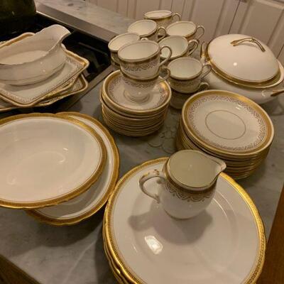 Combination of place settings from FENTON, CORINTH and TUSCAN