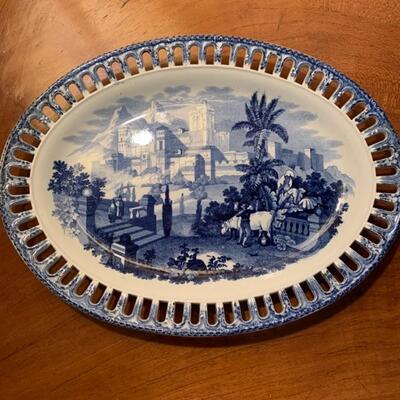 antique Wedgwood fruit bowl with underplot, blue and white, late 18th century