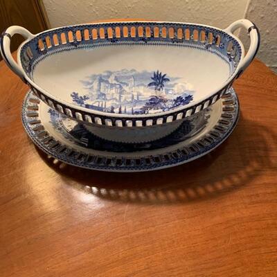 antique Wedgwood fruit bowl with underplot, blue and white, late 18th century