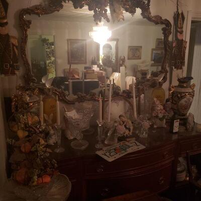 There are a lot of items in this photo that will all be sold separately, very nice side board and mirror