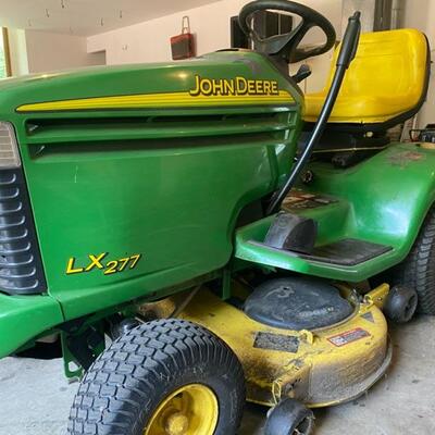 John Deere LX277 17HP 42" Cut 983 Hrs Lawn Tractor - $850