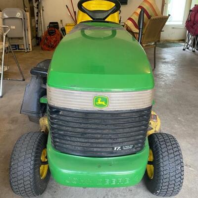 John Deere LX277 17HP 42" Cut 983 Hrs Lawn Tractor - $850