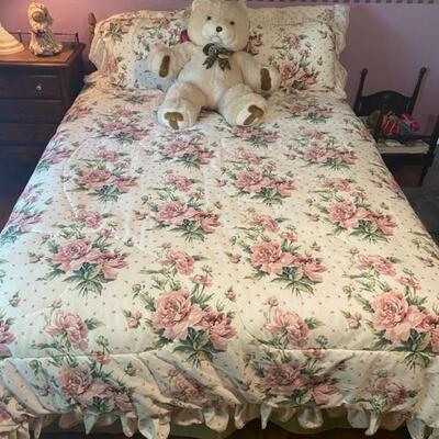 Queen Frame w/Headboard & Queen Beautyrest Mattress - 38"H 60"W x 80"D - $125