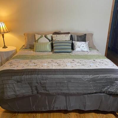 King Base & King Sealy Posturepedic Ultra Plush Mattress - 29"H x 77"W x 80"D - $175