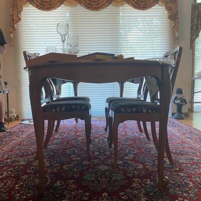 Lenoir/Broyhill 3-Leaf Dining Table w/4 Chairs (Can Seat 8) - 29"H x 102"W x 43"D - $175