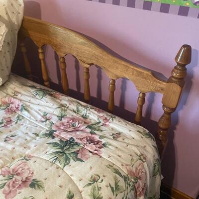 Queen Frame w/Headboard & Queen Beautyrest Mattress - 38"H 60"W x 80"D - $125