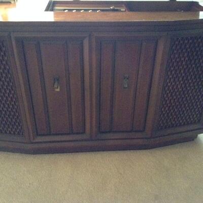 Fisher stereo cabinet - it all works great