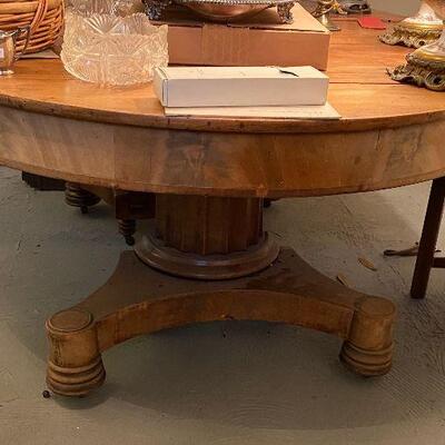  ME6149: Colonial Dinning Room Table 
