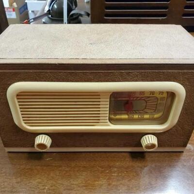   #1030 â€¢ Vintage Crosley Radio
