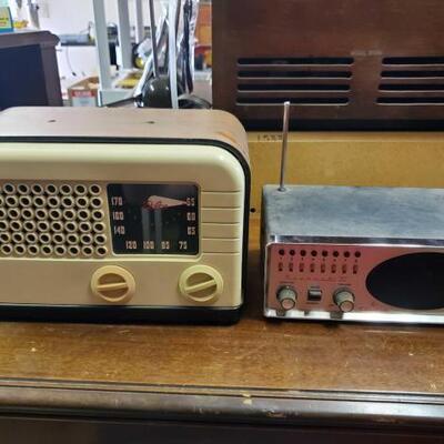 #1096 â€¢ 2 Vintage Radios, Delco and Electra Bearcat
