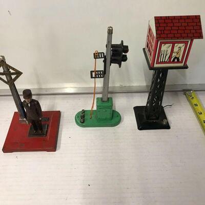 OR8034 LOT OF 3 VINTAGE TRAIN VILLAGE PARTS, UNTESTED	https://www.ebay.com/itm/114895361668

