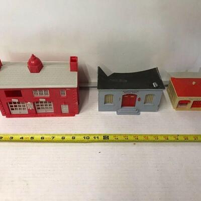 OR8023 LOT OF 3 TRAIN VILLAGE HOUSES, POLICE AND FIREHOUSES	https://www.ebay.com/itm/124814876359
