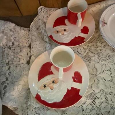 2 Holt ceramic Santa mugs and tray (1962)