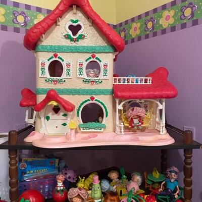 1983 Strawberry Shortcake Berry Happy Home Playset House W/Dolls & Accessories