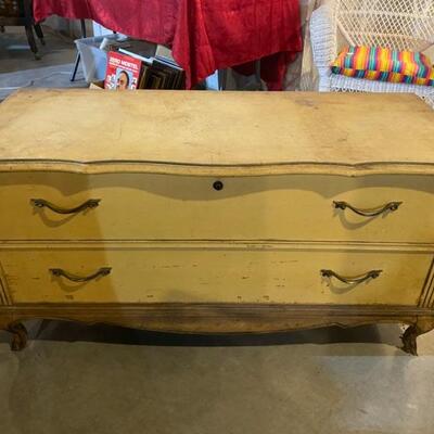 Vintage Lane Cedar Chest