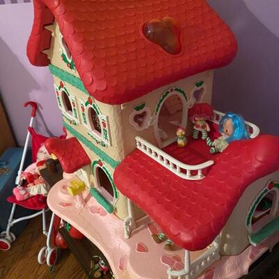 1983 Strawberry Shortcake Berry Happy Home Playset House W/Dolls & Accessories