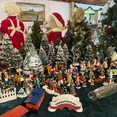 Christmas Village People & Accessories 